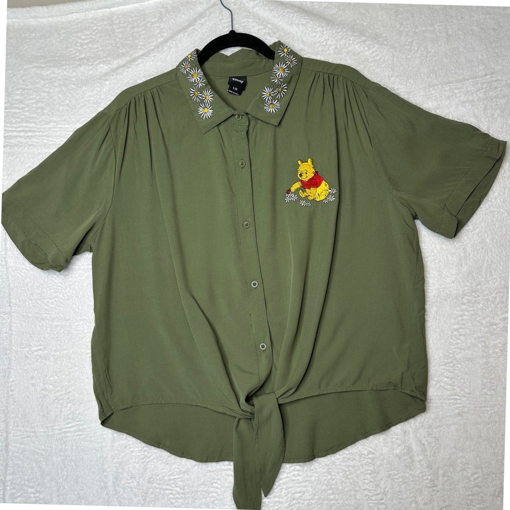 Disney Winnie the Pooh Top Women LG Green Daisy Embroidered Front Tie Shirt